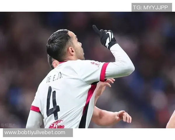 韦世豪传球精准德尔加多突破被封堵错失良机