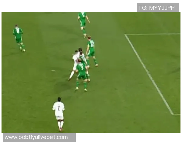 C罗职业生涯红牌统计揭秘肘击踢人假摔三大罪状分析