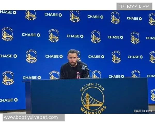 科尔透露库里缺席训练但与队友共同观看比赛录像积极参与备战