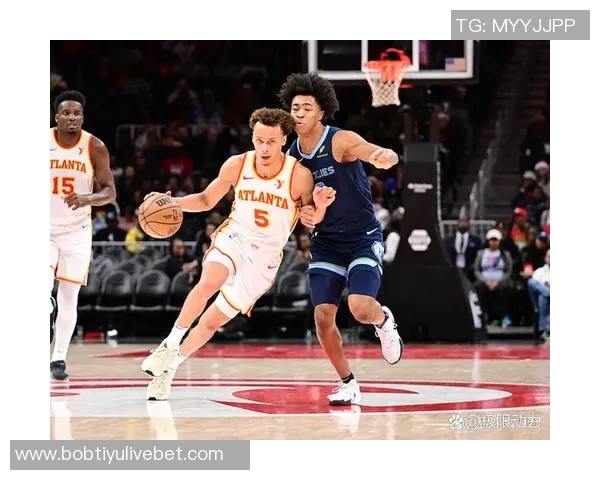 布兰登威廉姆斯表现出色8投7中贡献18分助攻篮板全面开花