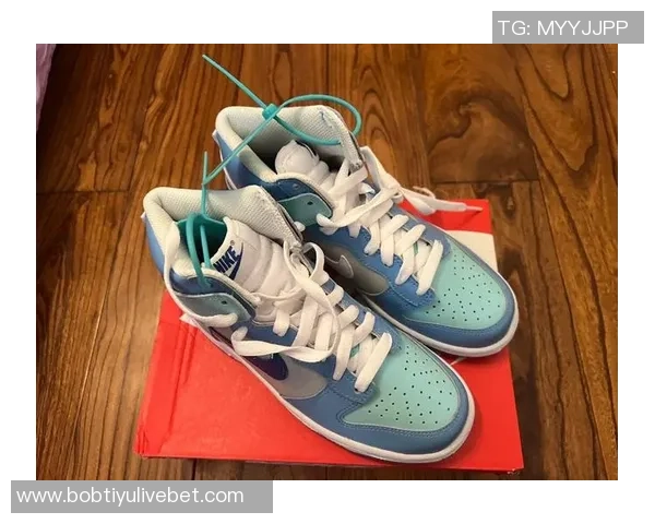 未来之星闪耀赛场Nike为NCAA女篮球员朱朱沃特金斯特别推出个性配色球鞋